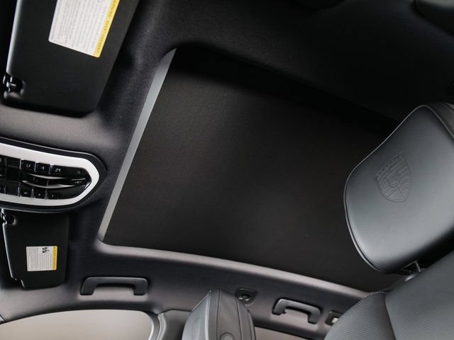 Certified 2026 Porsche Macan AWD/4WD image 25