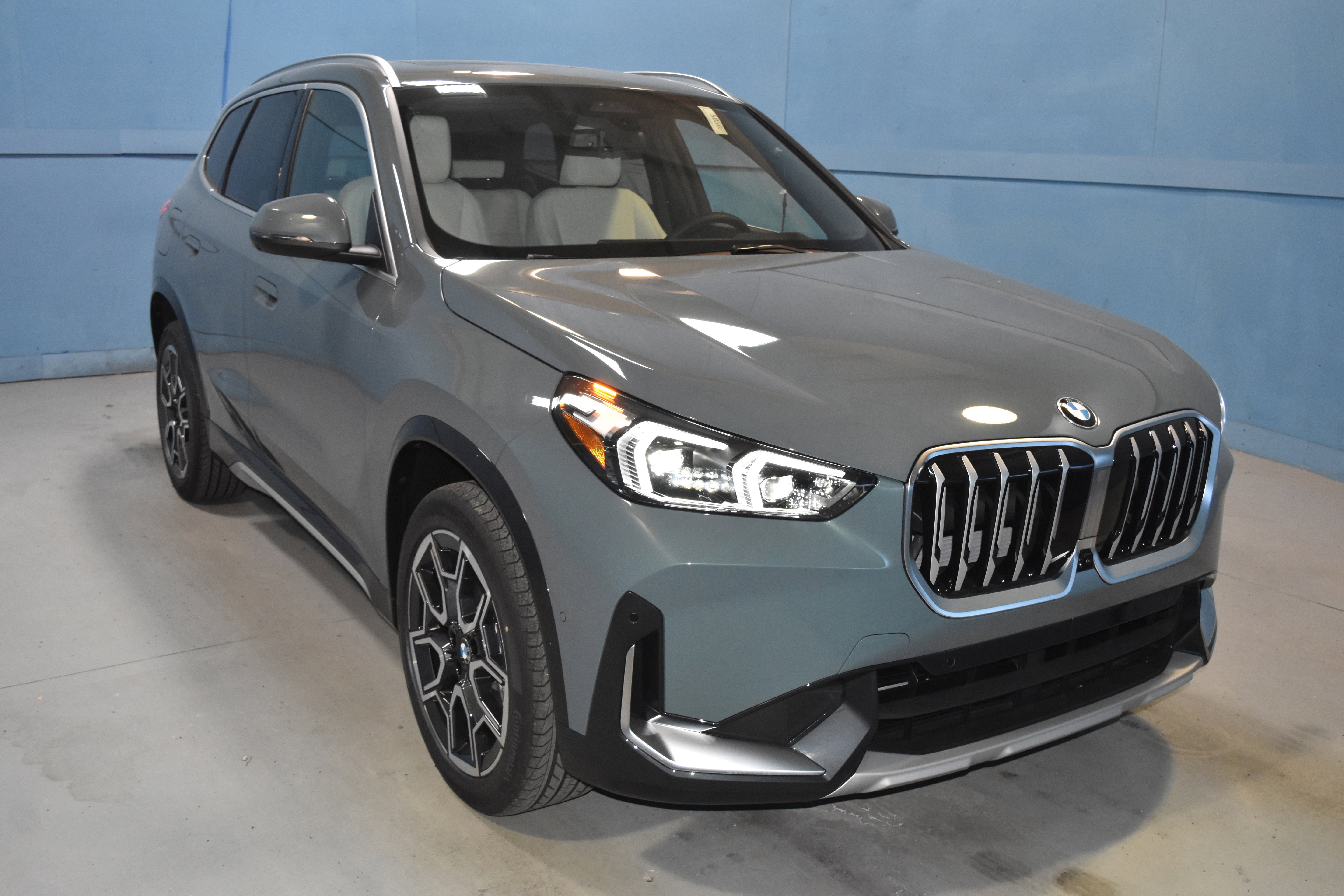 New 2026 BMW X1 xDrive28i w/ Technology Package AWD/4WD image 1