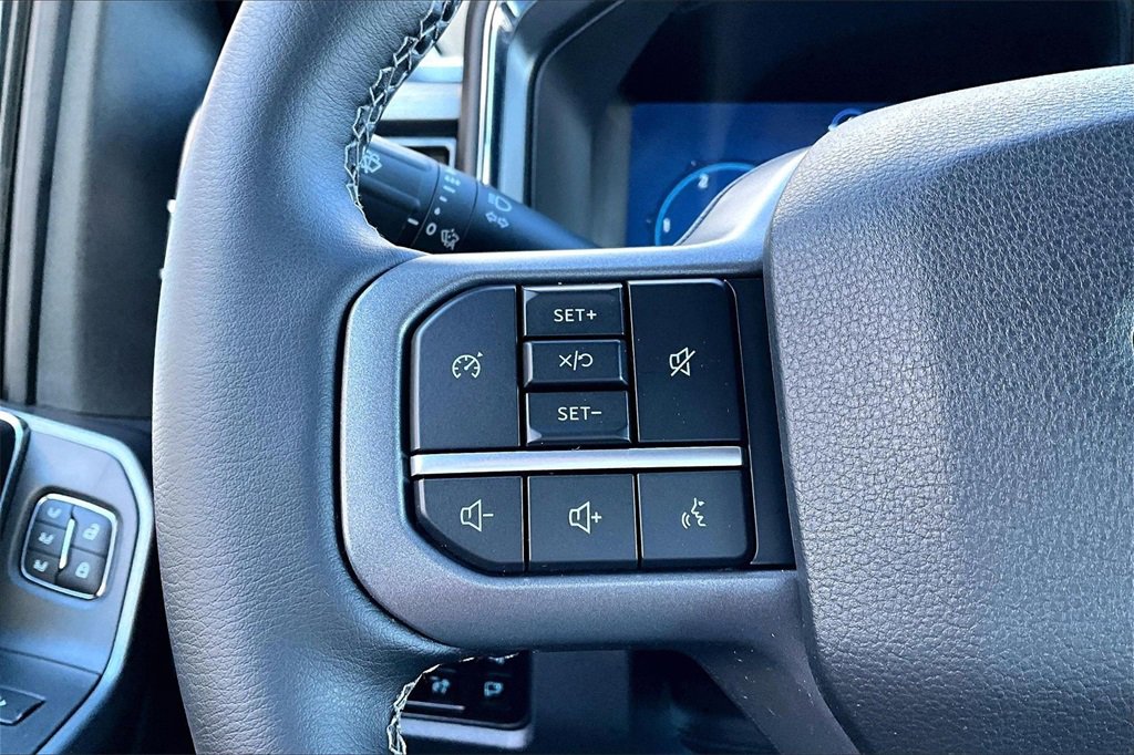 Used 2025 Ford F250 Lariat w/ Black Appearance Package image 13