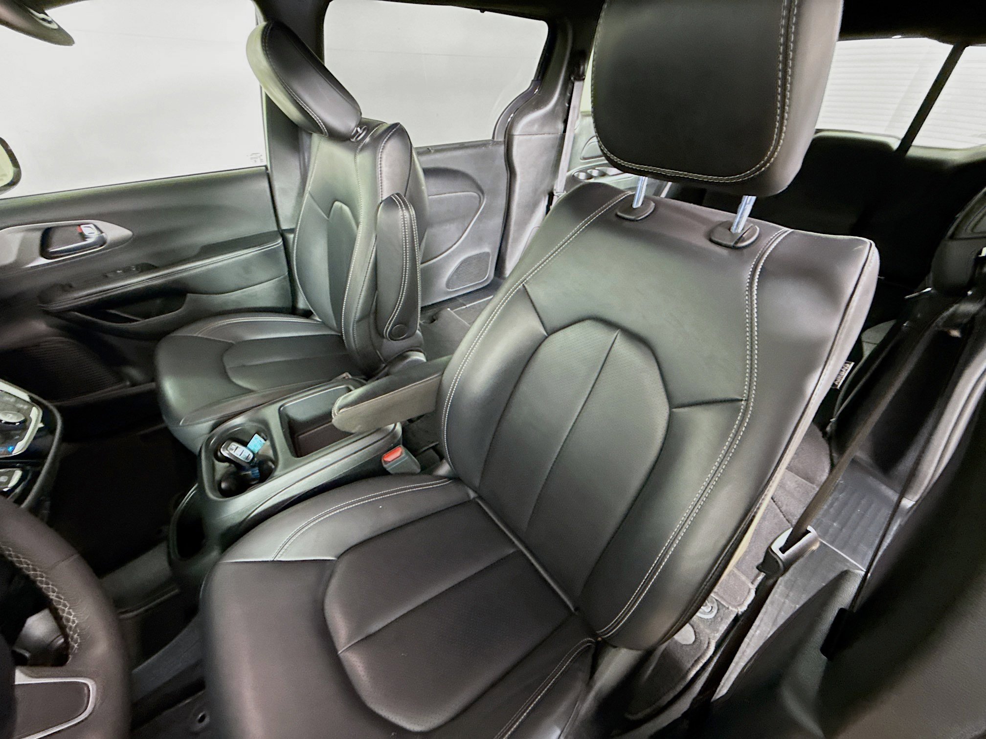 Used 2025 Chrysler Pacifica Select image 25