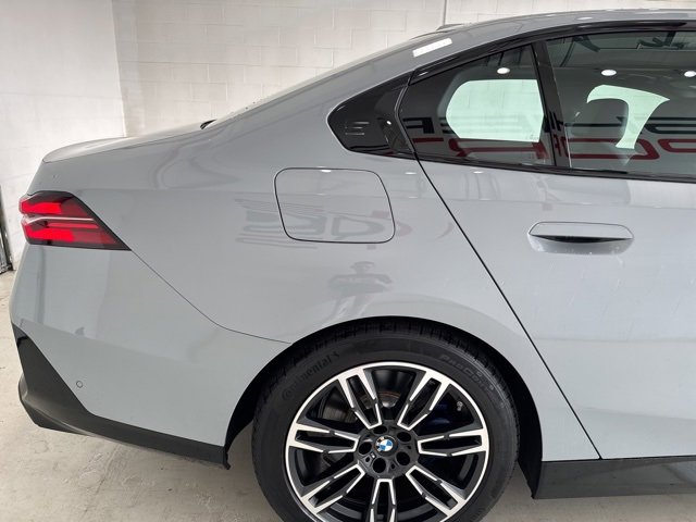 Used 2024 BMW 540i xDrive w/ M Sport Package image 6