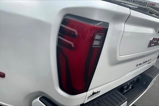 Used 2024 GMC Sierra 3500 Denali w/ Technology Package image 21