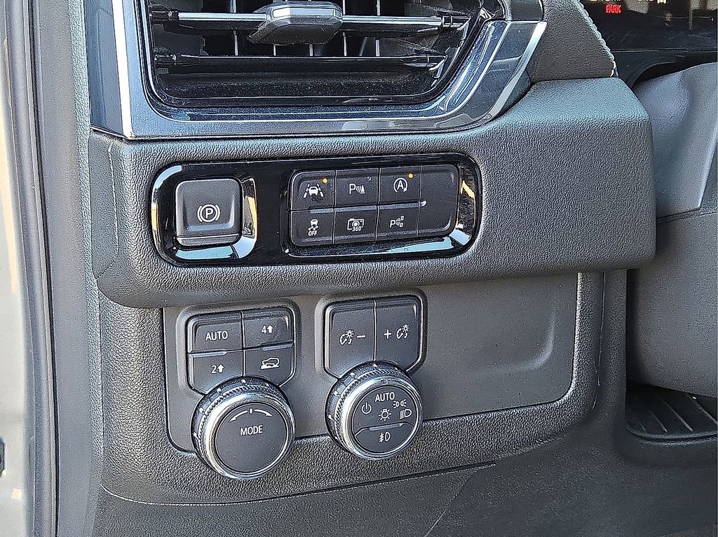 Used 2025 GMC Yukon Denali image 27