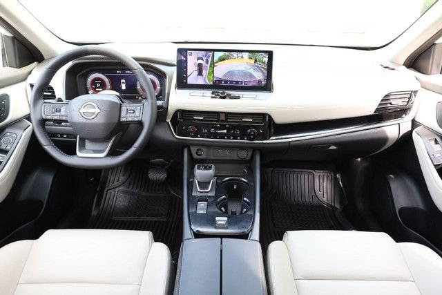 Certified 2025 Nissan Rogue SL w/ Tech Package FWD image 27