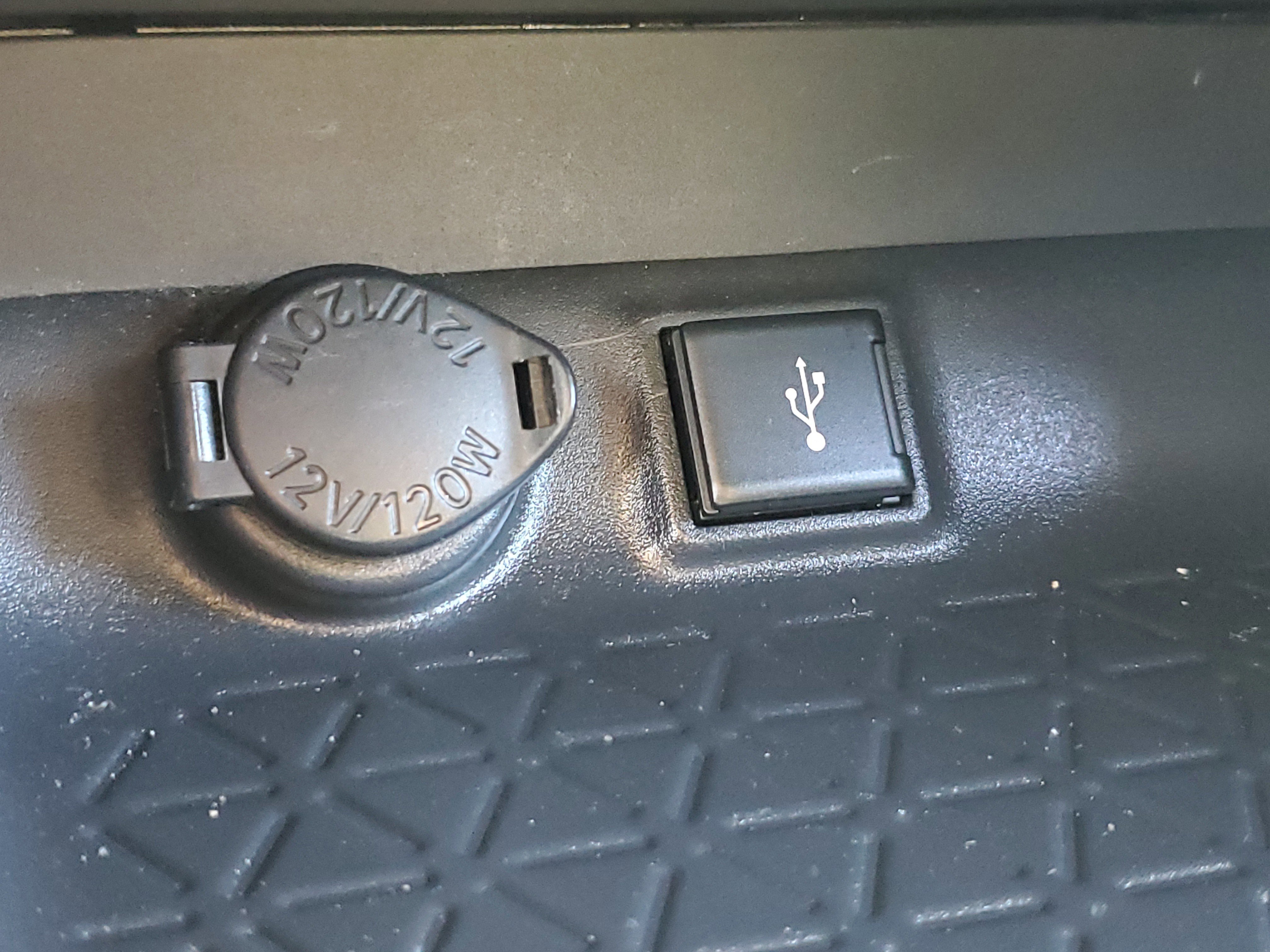 Used 2022 Toyota RAV4 SE image 29