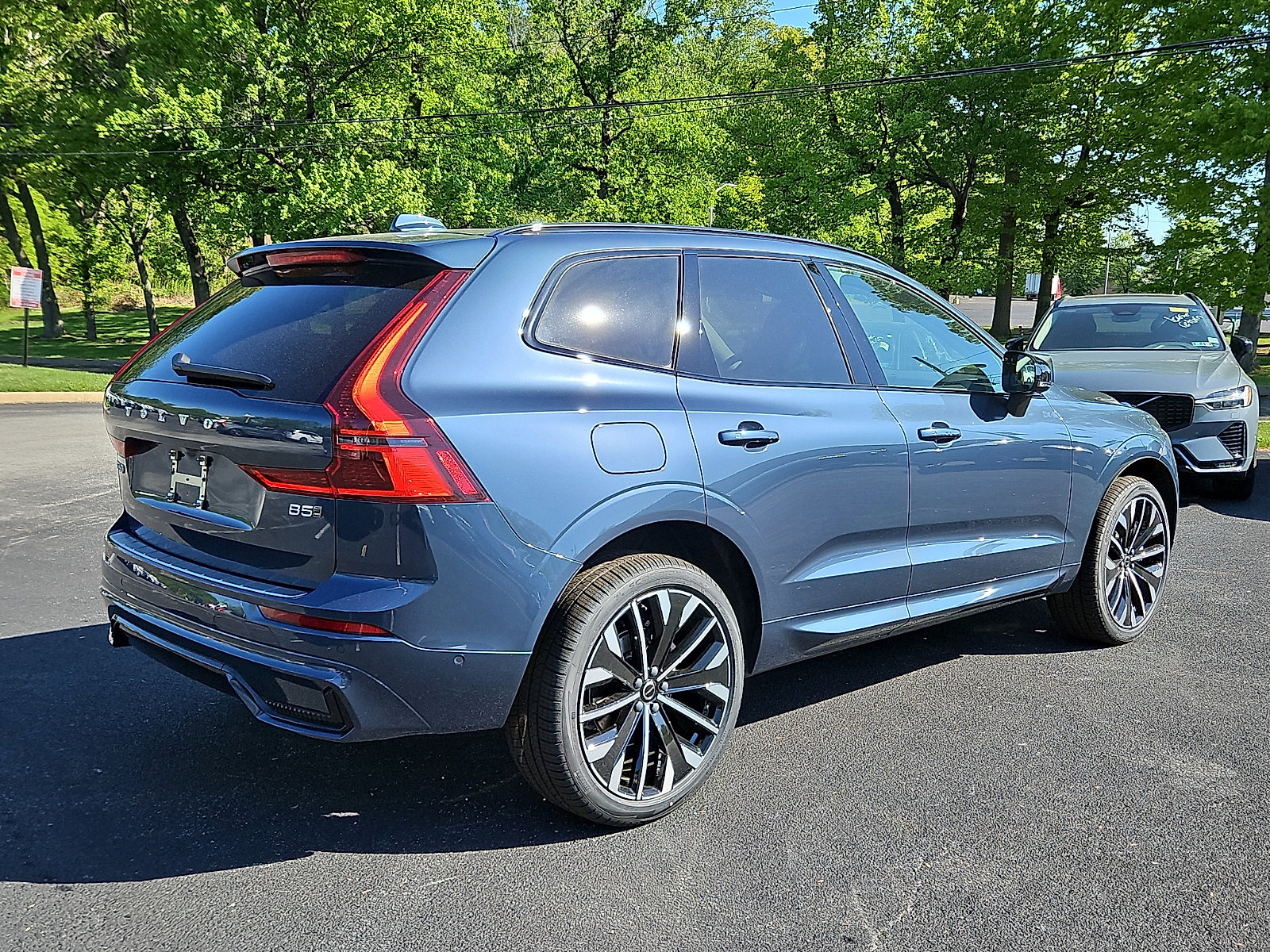 New 2026 Volvo XC60 B5 Ultra w/ Protection Package Premier AWD/4WD image 6