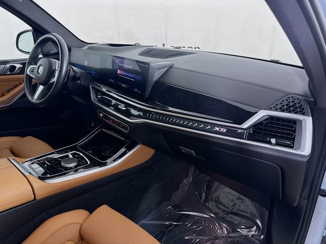 Used 2024 BMW X5 xDrive40i w/ M Sport Package AWD/4WD image 29