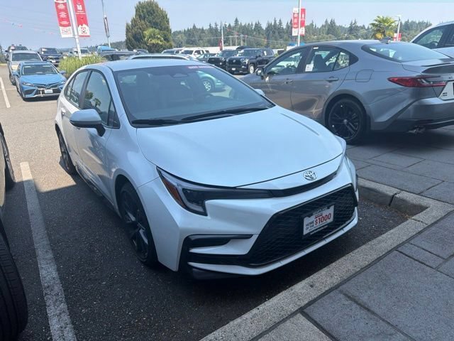 Used 2026 Toyota Corolla SE FWD image 3