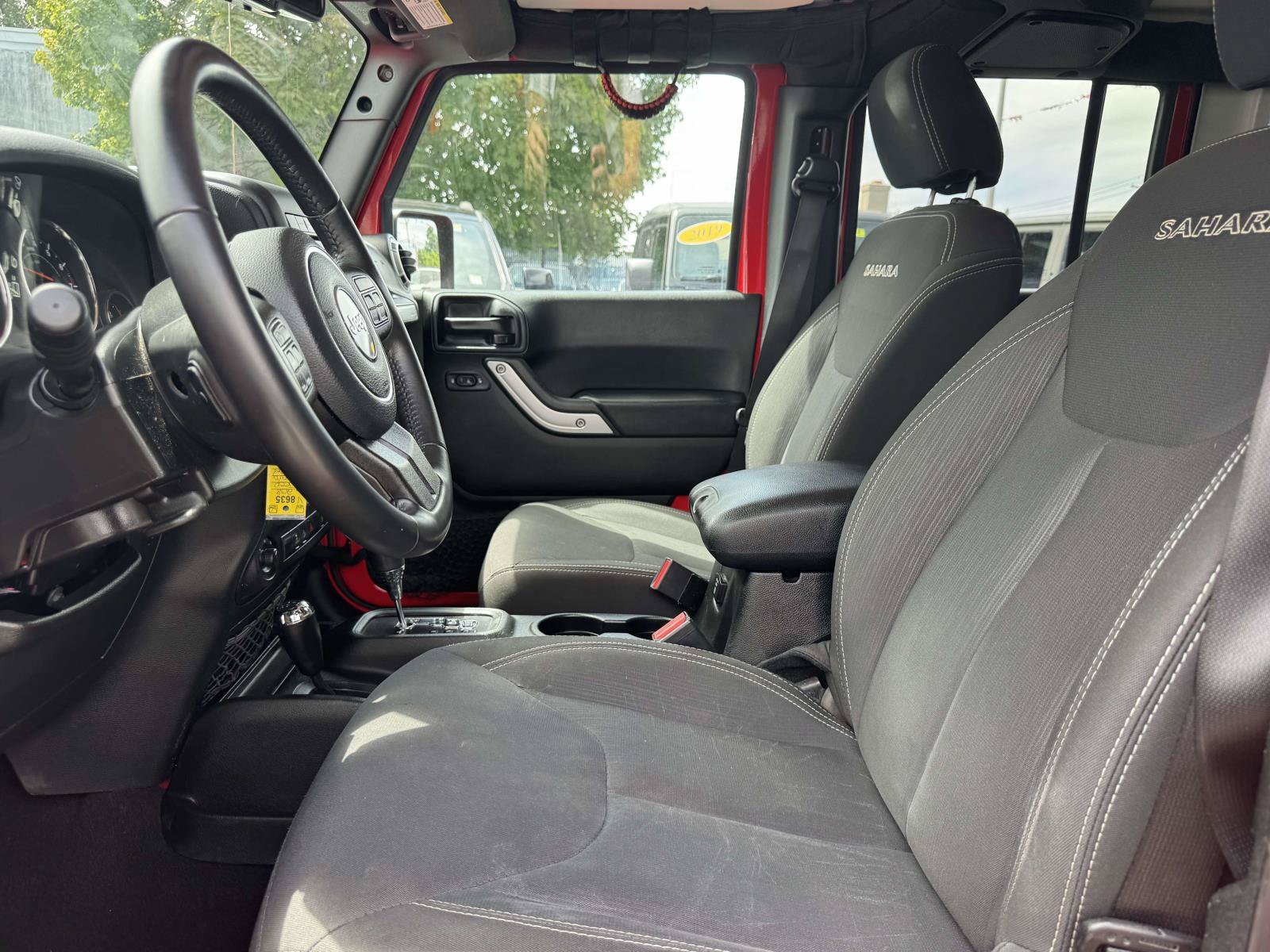 Used 2018 Jeep Wrangler Unlimited Sahara w/ Connectivity Group AWD/4WD image 13