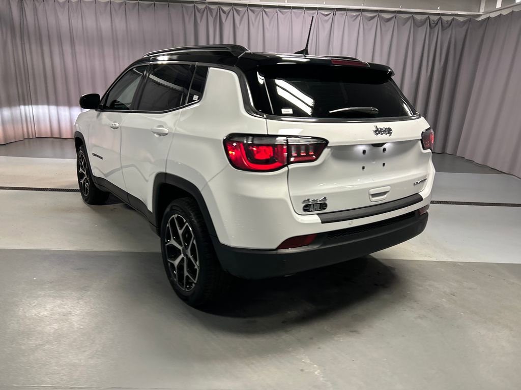 Used 2025 Jeep Compass Limited image 5