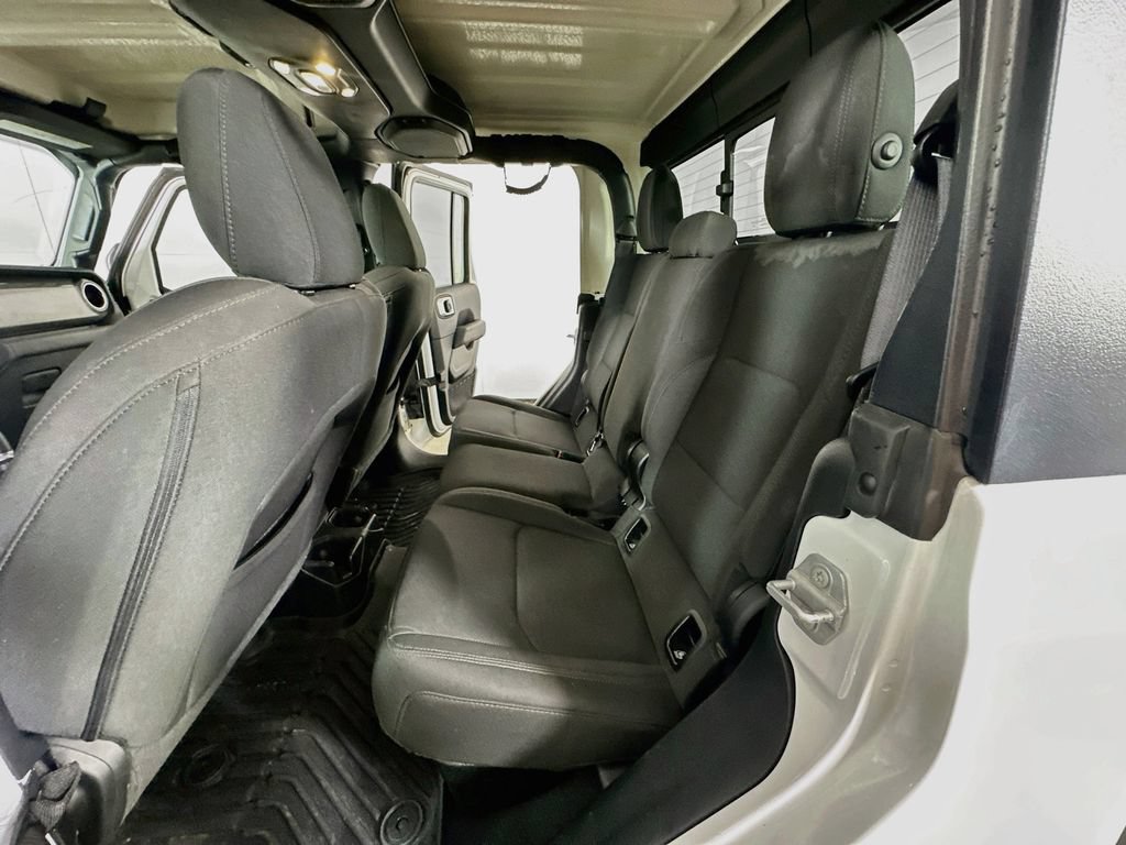 Used 2023 Jeep Gladiator Overland AWD/4WD image 15
