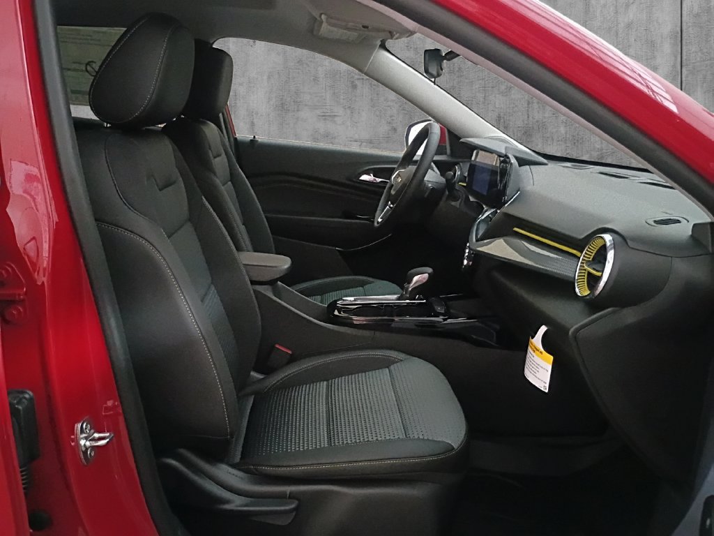 New 2026 Chevrolet Trax LT w/ Sunroof Package FWD image 15