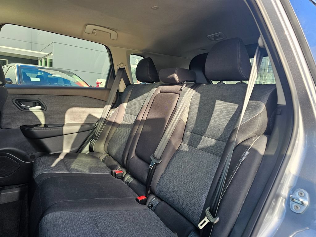 Used 2023 Nissan Rogue SV AWD/4WD image 14