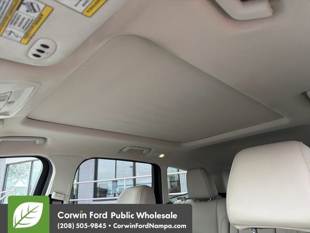 Used 2016 Ford Escape Titanium w/ Equipment Group 301A AWD/4WD image 18