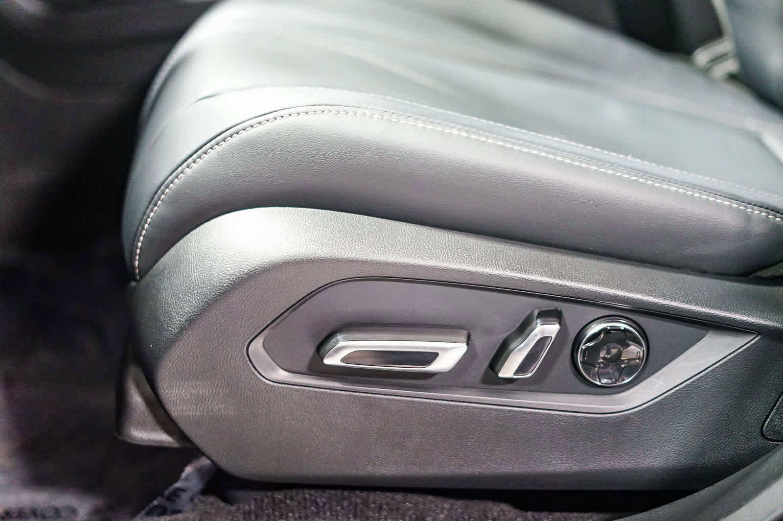 Used 2025 Acura RDX SH-AWD w/ Technology Package image 25