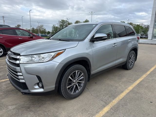 Used 2019 Toyota Highlander XLE AWD/4WD image 1