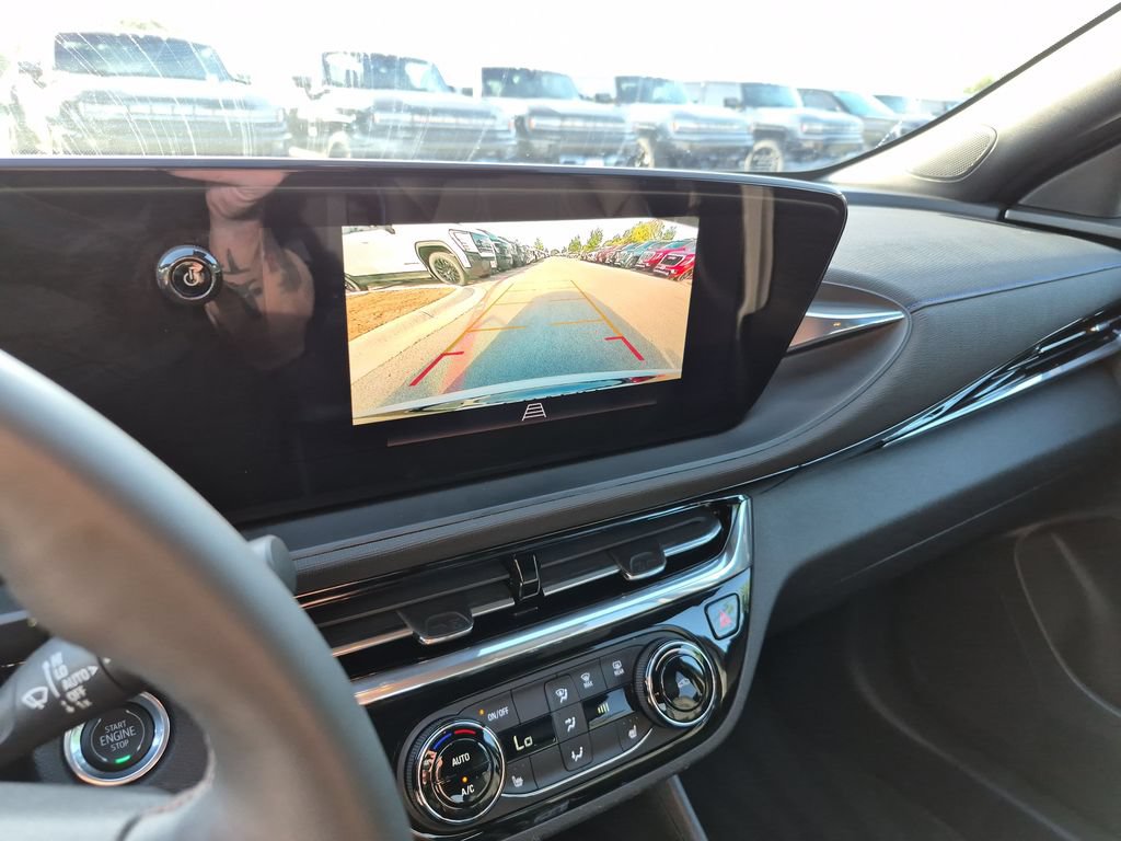 Used 2025 Buick Envista Sport Touring w/ Experience Buick Package FWD image 29