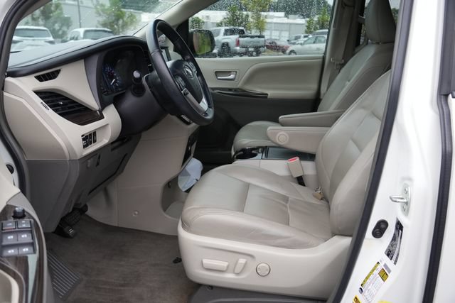 Used 2015 Toyota Sienna XLE w/ XLE Navigation Package FWD image 24
