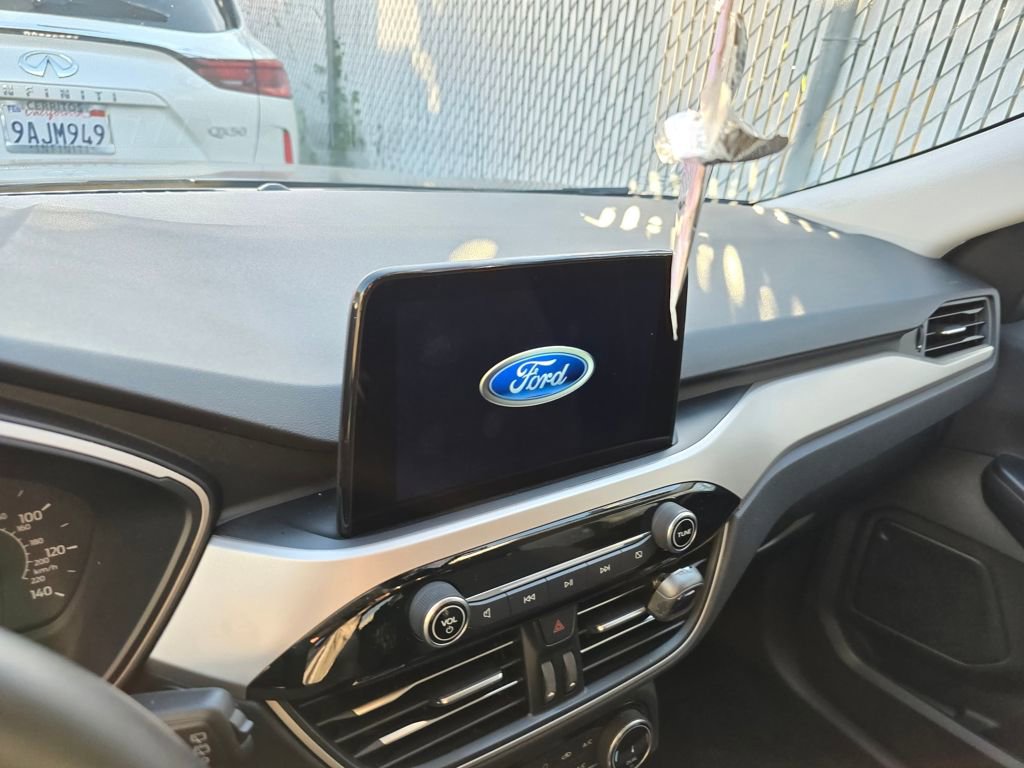 Used 2022 Ford Escape SE w/ SE Sport Appearance Package image 10