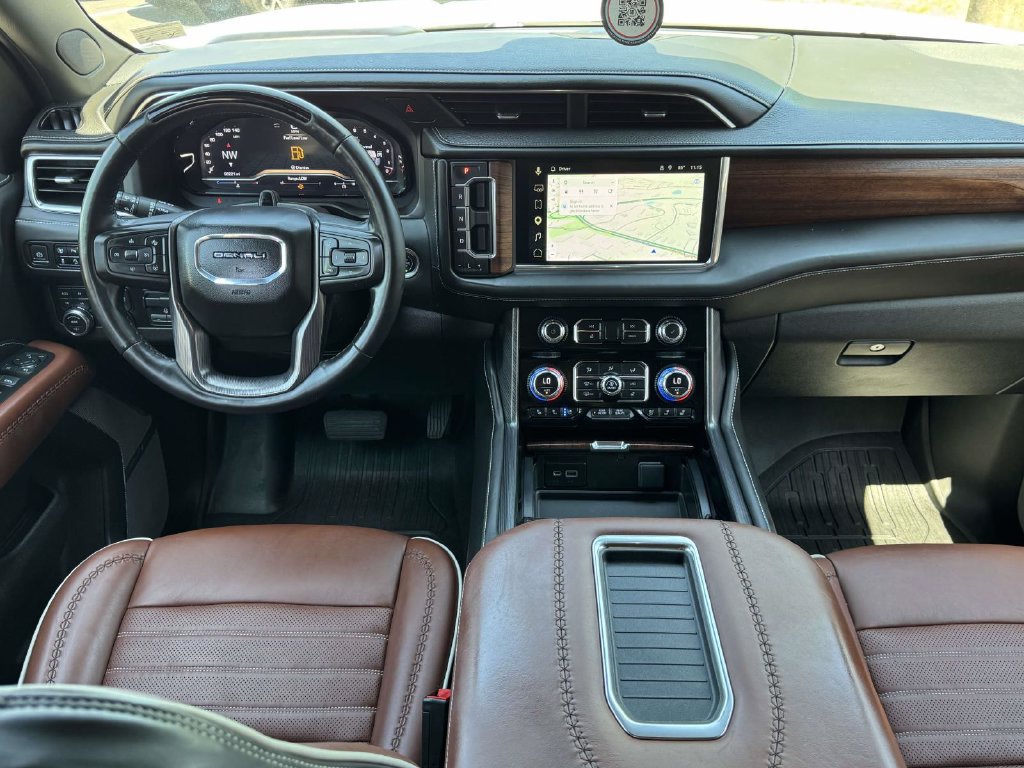 Used 2023 GMC Yukon XL Denali Ultimate AWD/4WD image 2