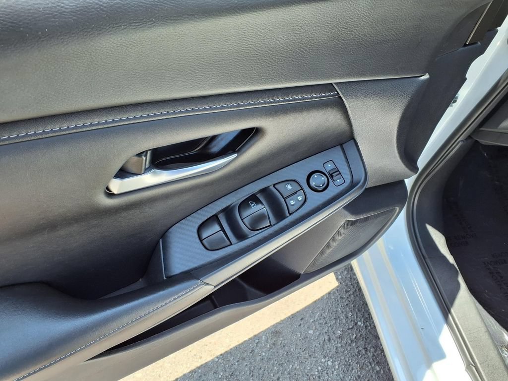 Used 2024 Nissan Sentra SV FWD image 14