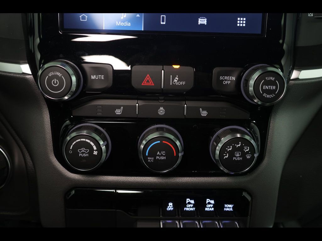 New 2026 RAM 1500 4x4 Crew Cab image 17