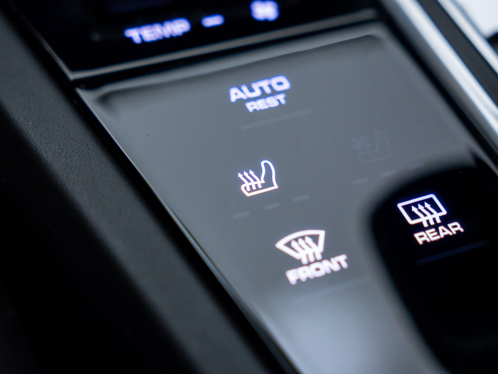 Used 2022 Porsche Cayenne GTS AWD/4WD image 28