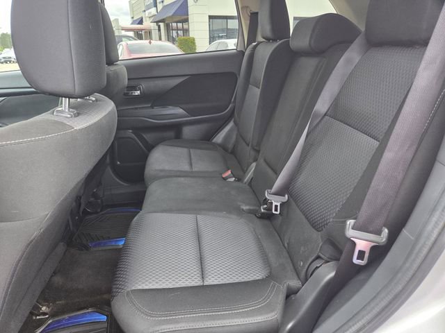Used 2019 Mitsubishi Outlander SE image 17