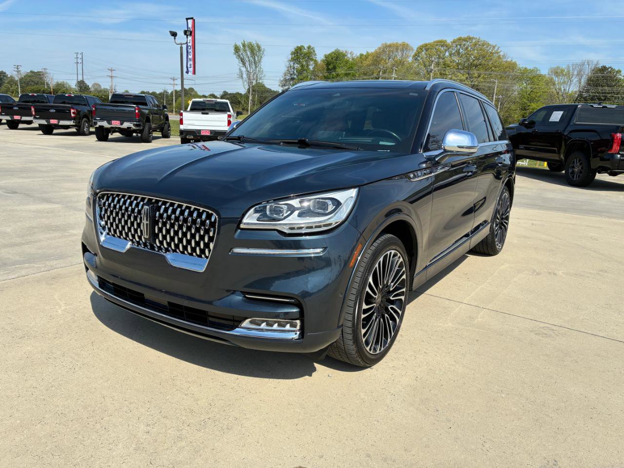 Used 2020 Lincoln Aviator Black Label w/ Dynamic Handling Package AWD/4WD image 2