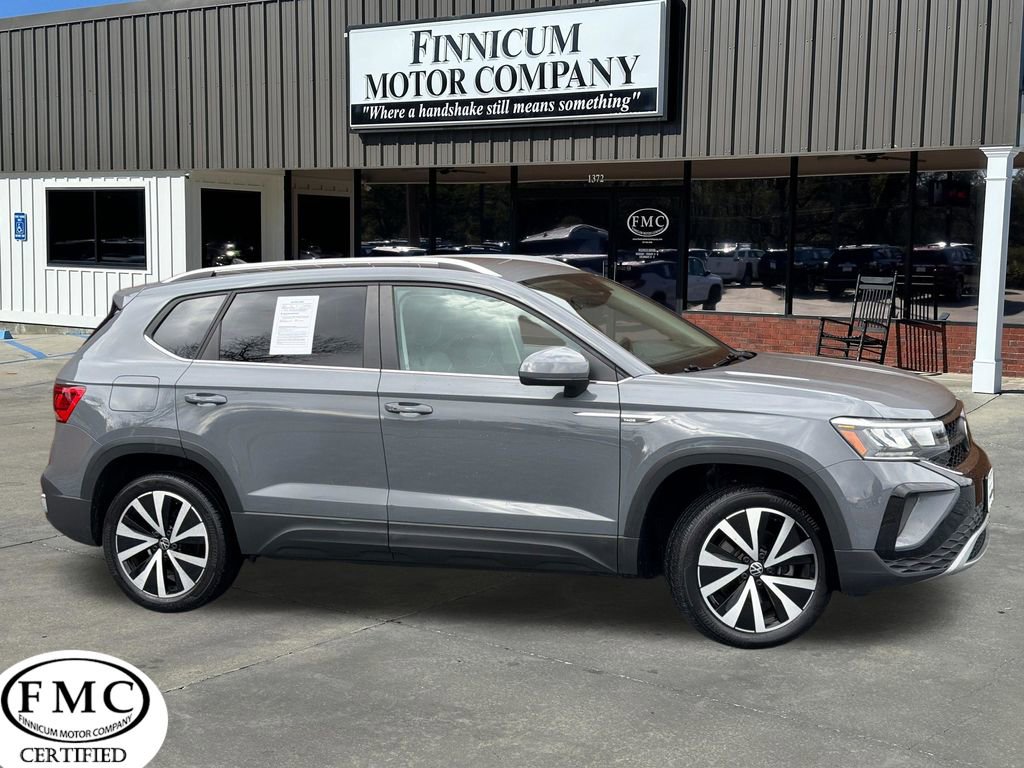 Used 2023 Volkswagen Taos SE image 1