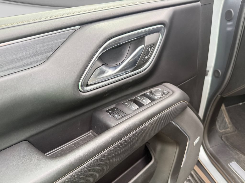 Used 2024 GMC Yukon SLT w/ SLT Luxury Package AWD/4WD image 19
