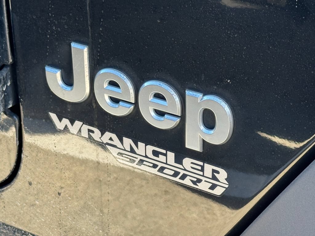 Used 2018 Jeep Wrangler Sport AWD/4WD image 2