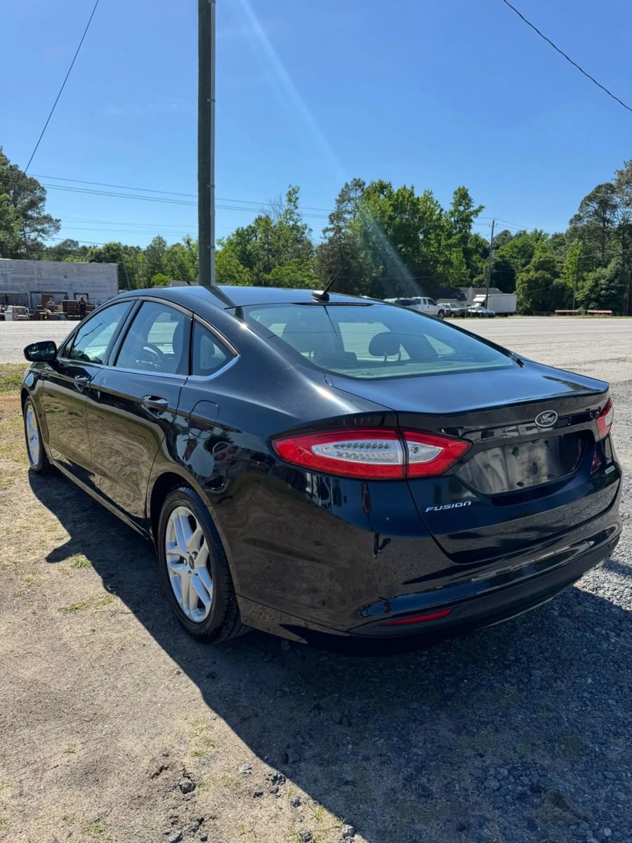 Used 2016 Ford Fusion SE FWD image 7