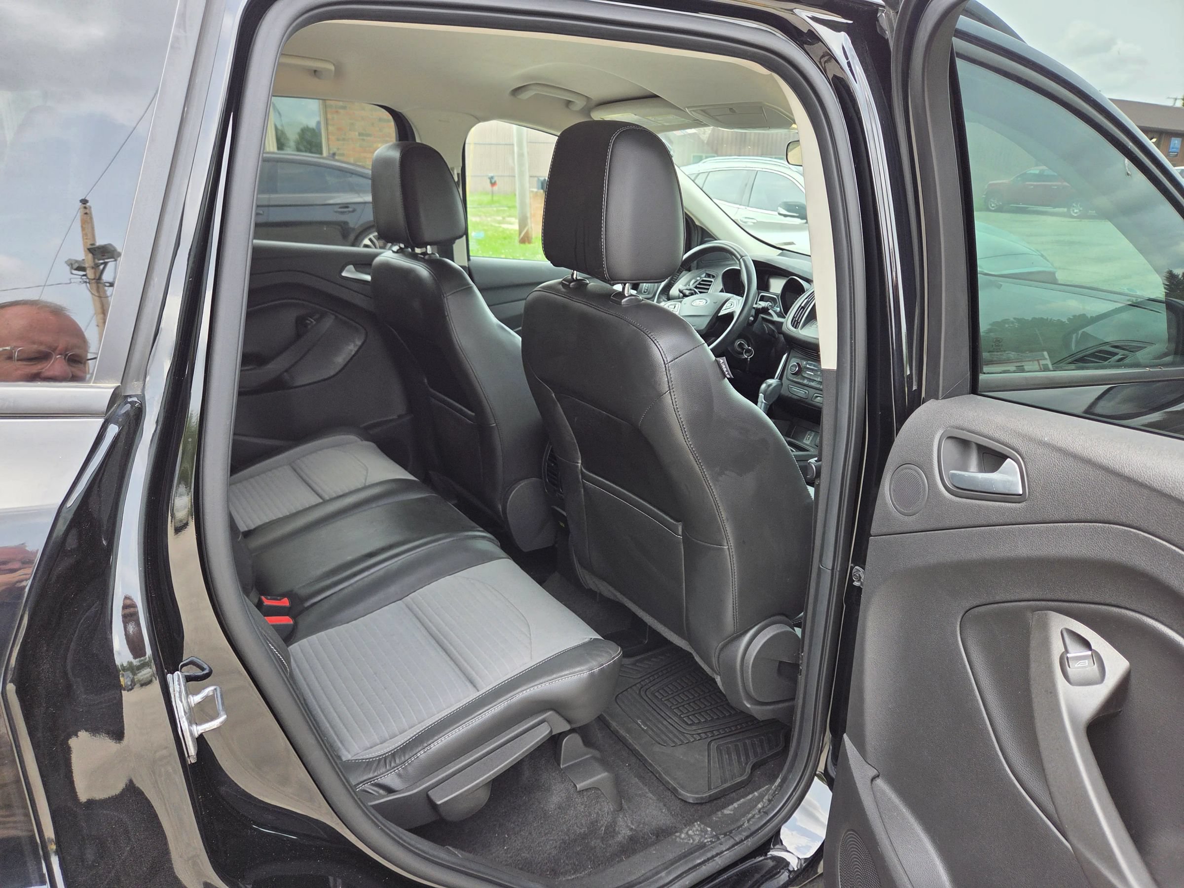 Used 2017 Ford Escape SE w/ Equipment Group 201A FWD image 18