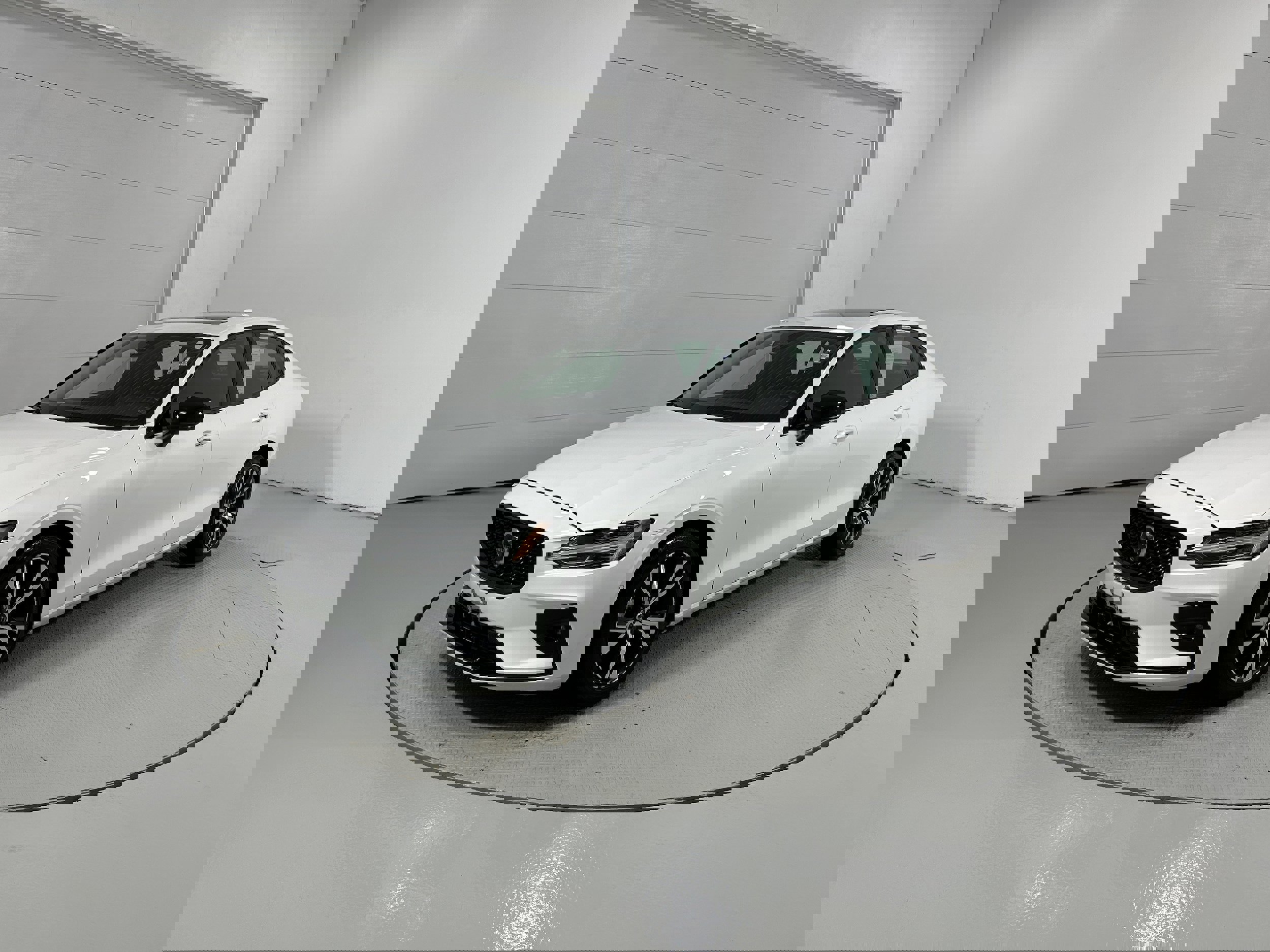 Used 2024 Volvo S60 B5 Plus image 17