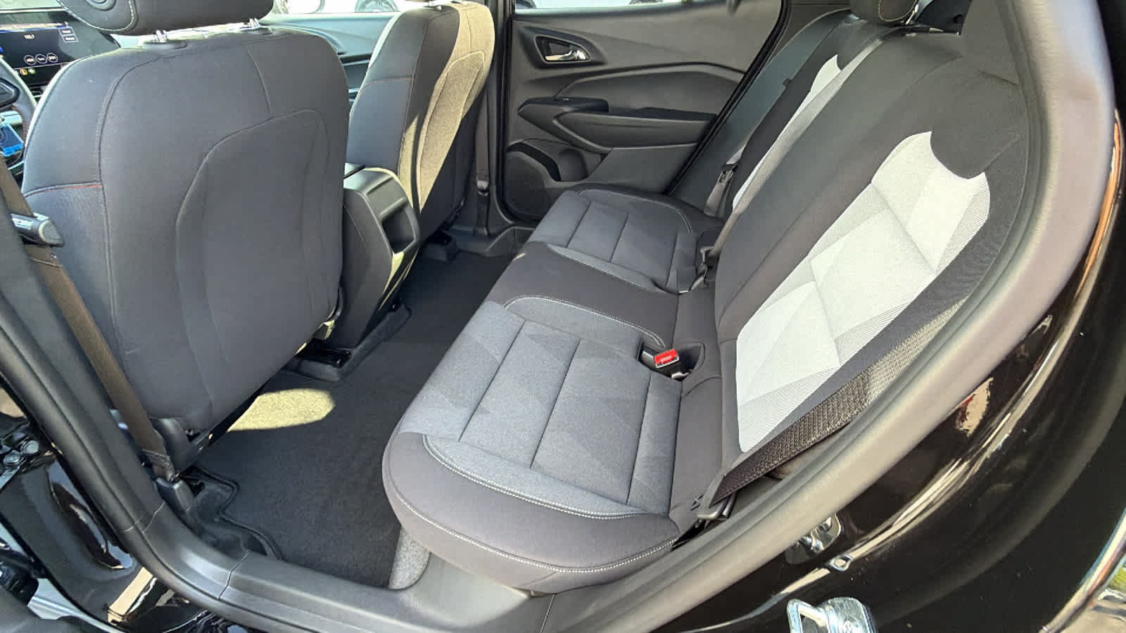New 2026 Chevrolet Trax RS w/ Sunroof Package FWD image 24