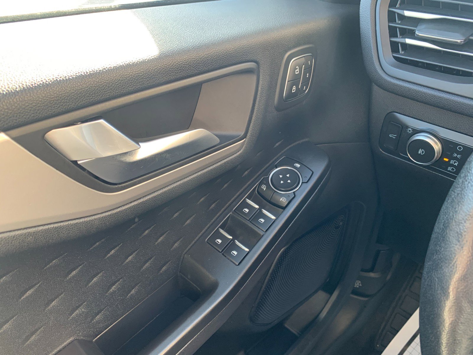 Used 2020 Ford Escape SEL image 14