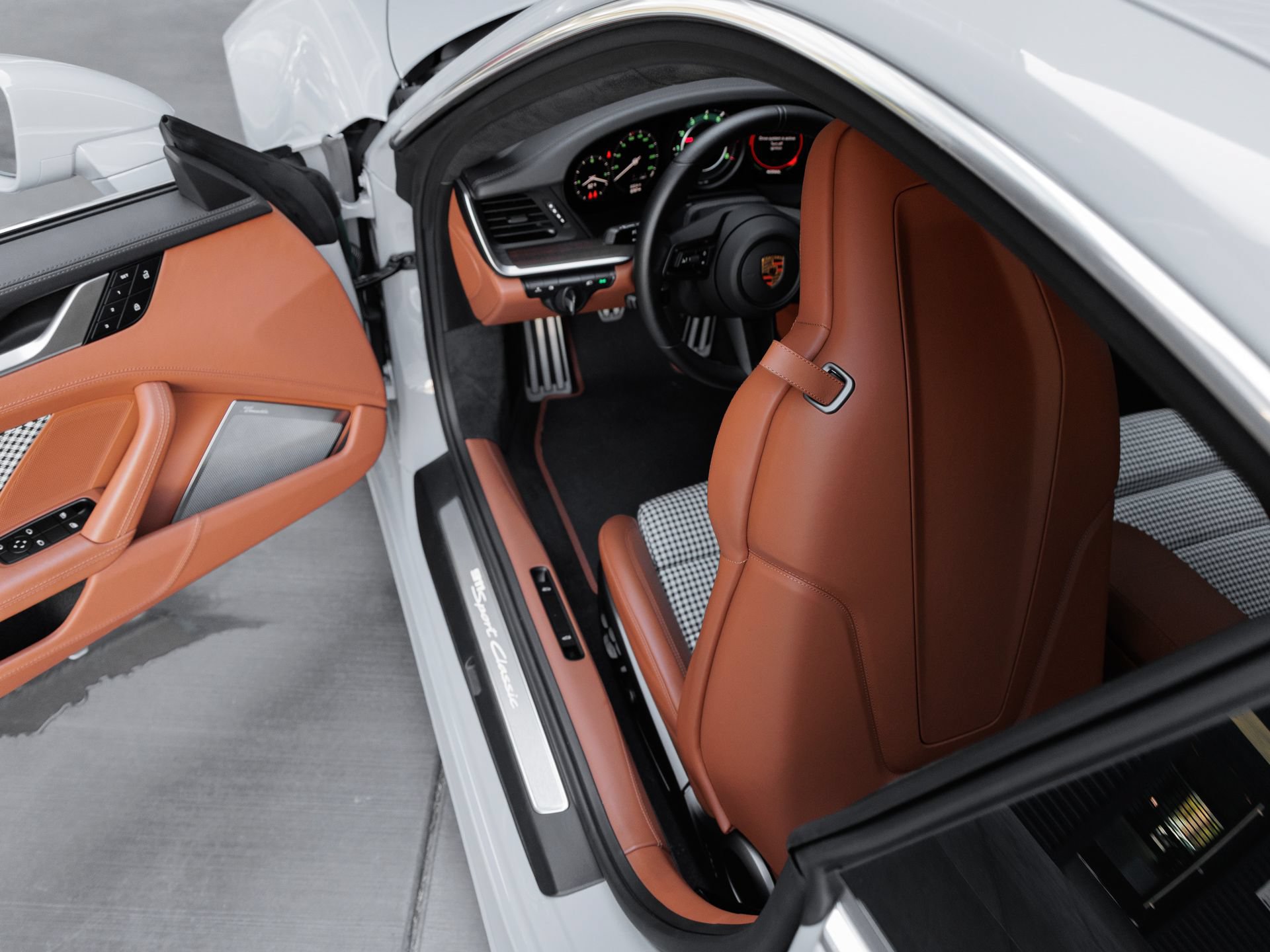 Certified 2023 Porsche 911 Sport Classic RWD image 29