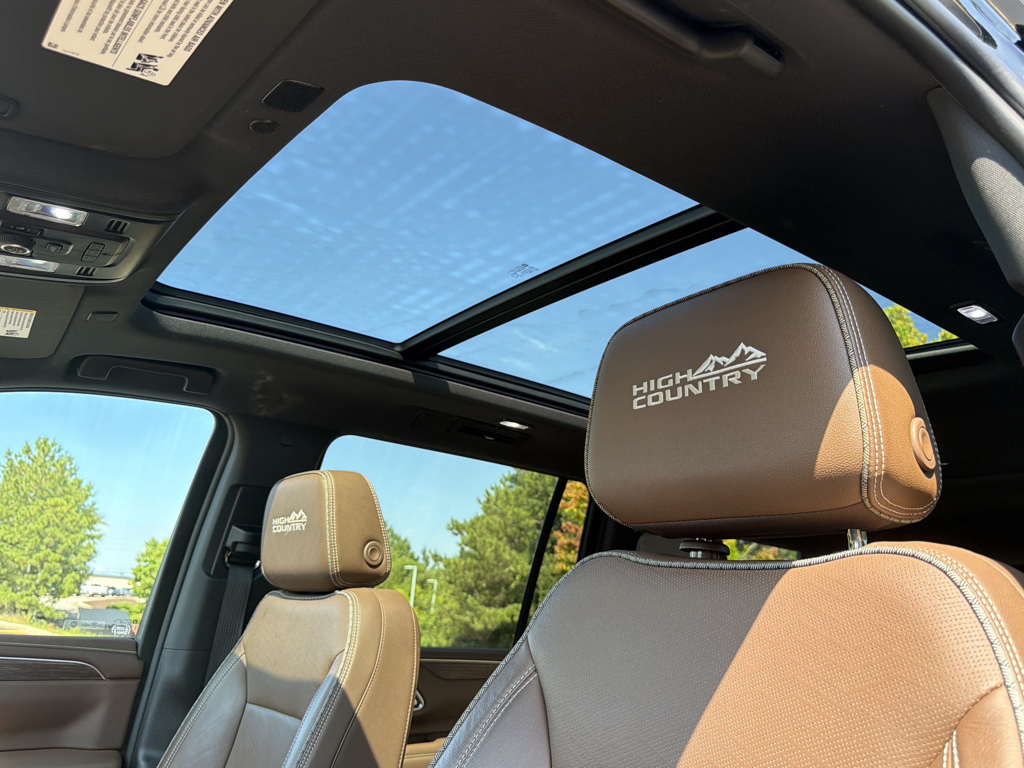 Used 2022 Chevrolet Suburban High Country AWD/4WD image 8