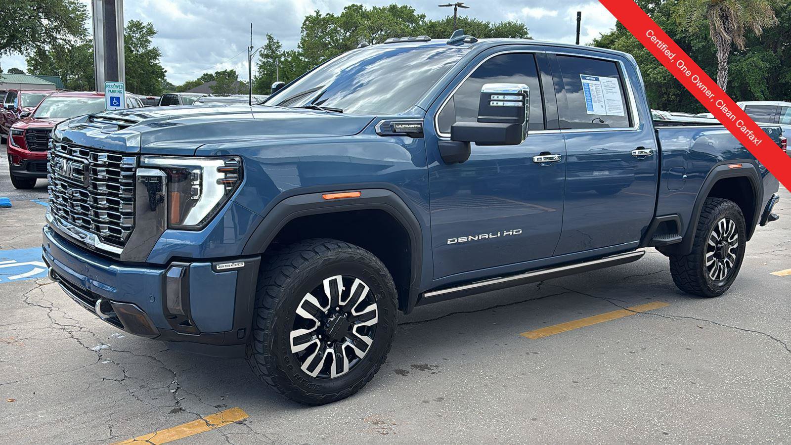Certified 2024 GMC Sierra 2500 Denali Ultimate AWD/4WD image 3
