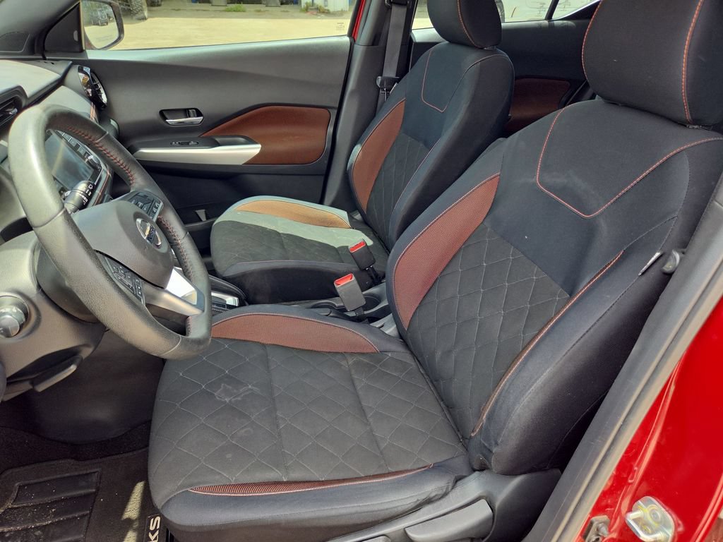 Used 2018 Nissan Kicks SR w/ Interior Electronics Package FWD image 13