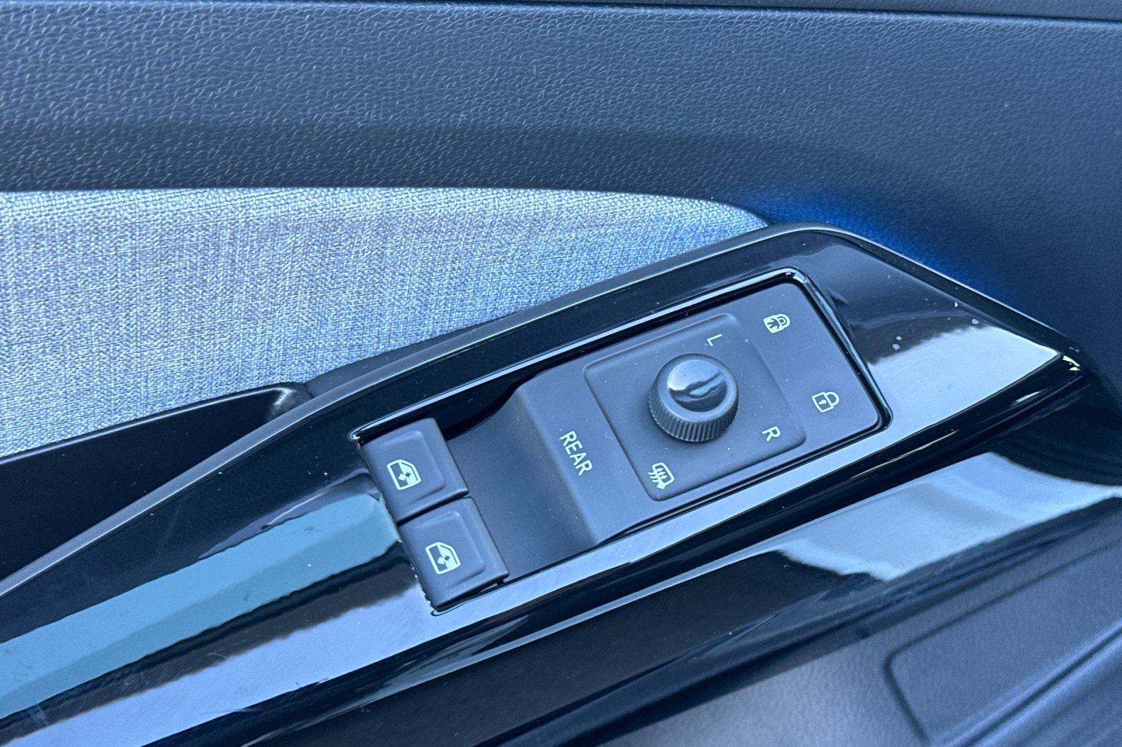 Used 2024 Volkswagen ID.4 2WD image 11