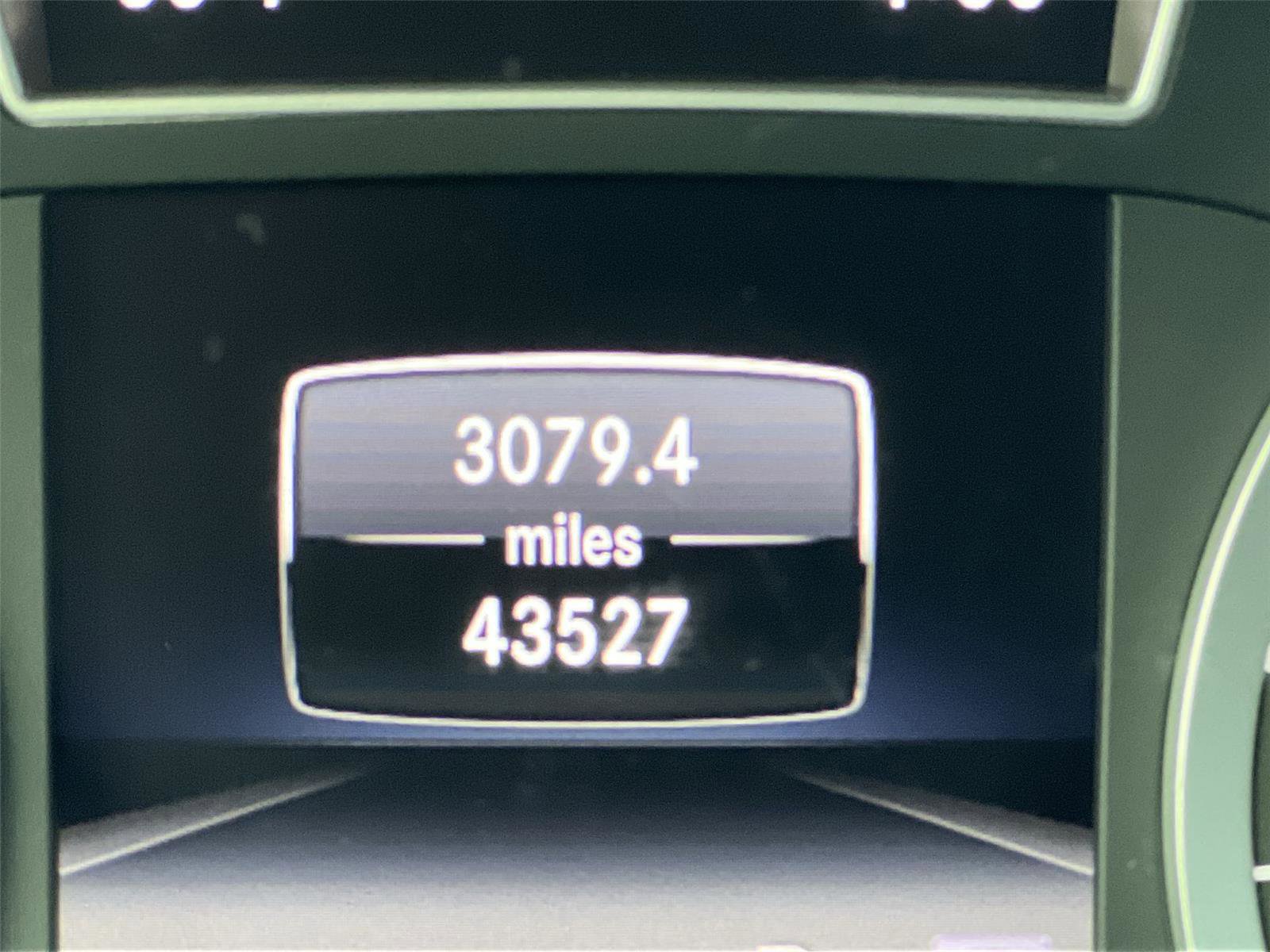 Used 2018 INFINITI QX30 Premium w/ Cargo Package image 15