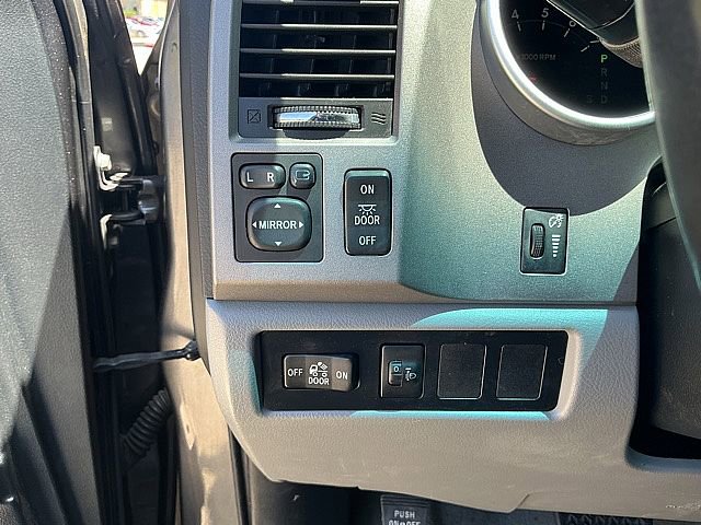 Used 2011 Toyota Tundra Limited w/ Platinum Pkg RWD image 19