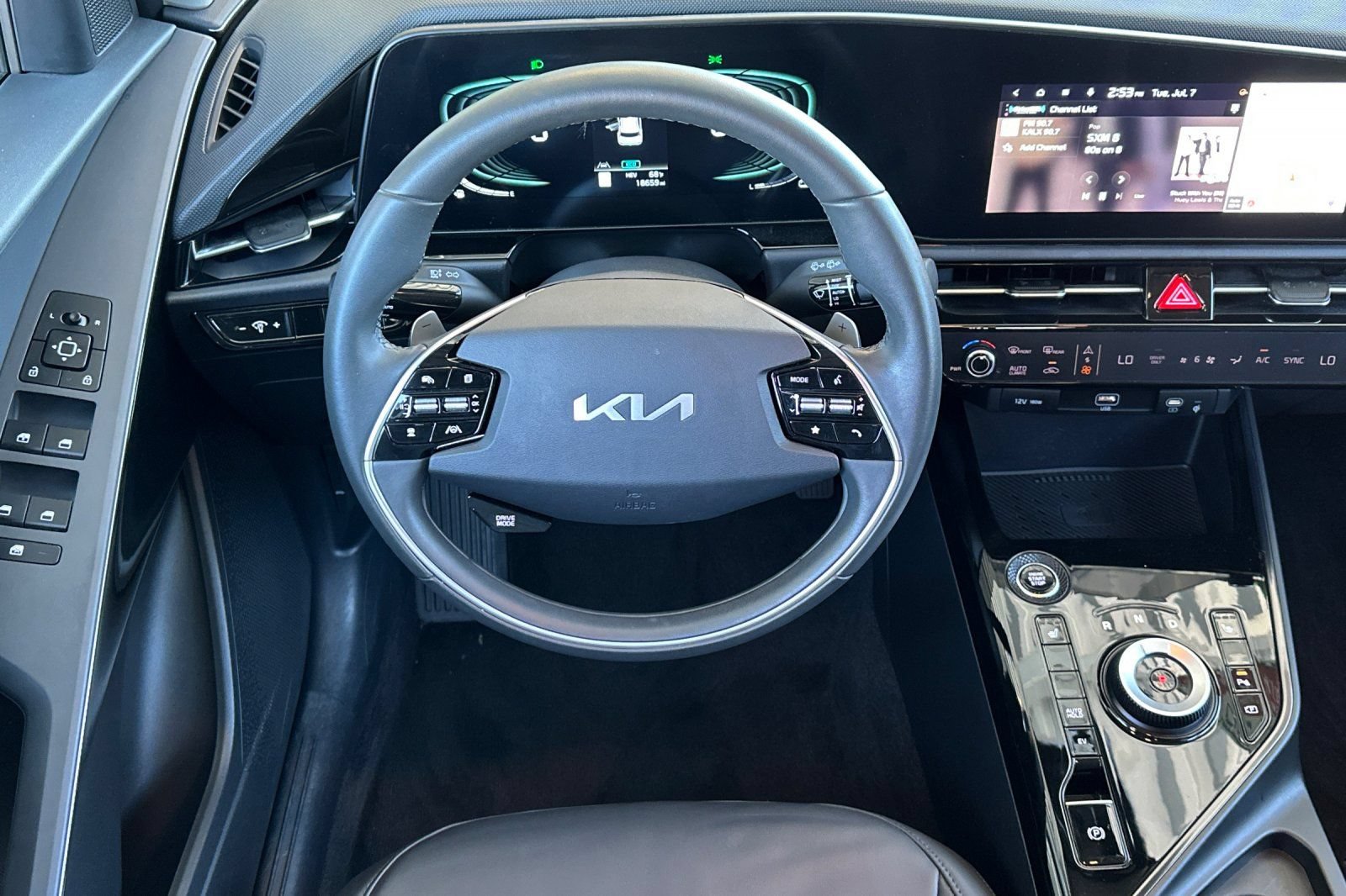 Used 2023 Kia Niro EX FWD image 16