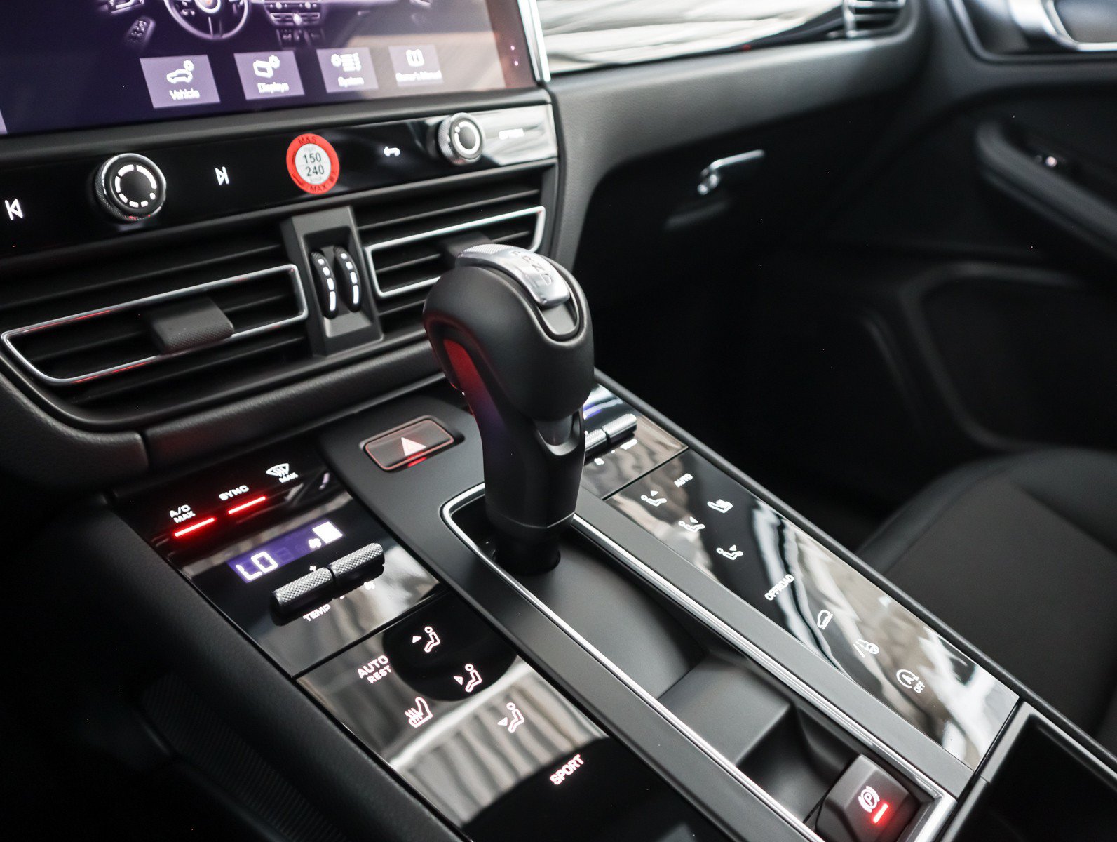 Certified 2026 Porsche Macan AWD/4WD image 16