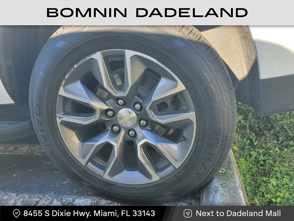 Used 2023 Chevrolet Suburban LT image 4