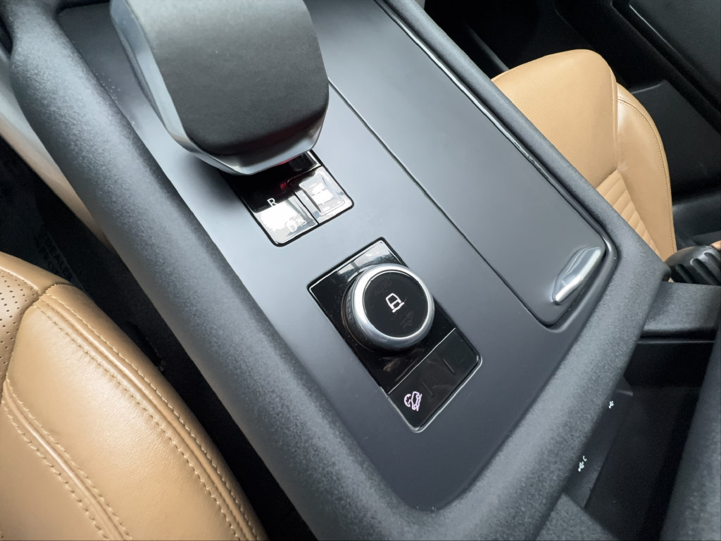 Used 2024 Land Rover Discovery Dynamic SE AWD/4WD image 47