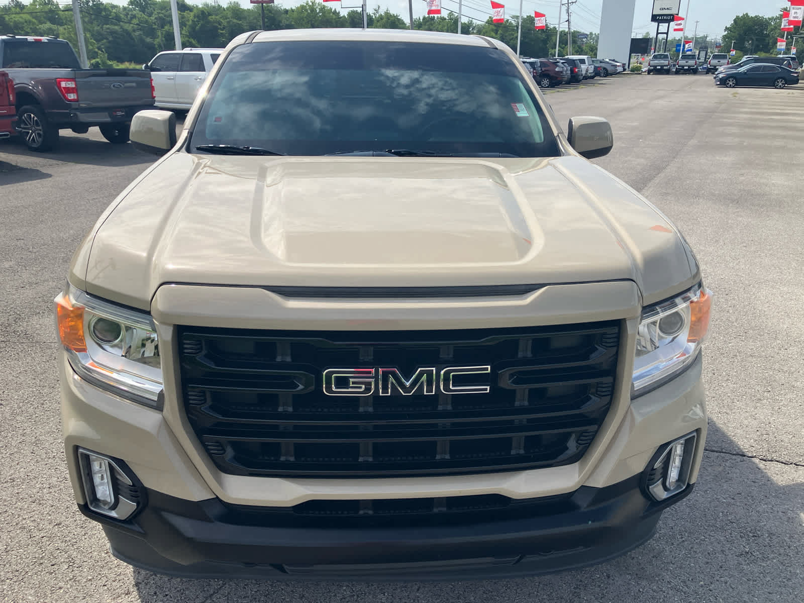 Used 2022 GMC Canyon Elevation w/ Elevation Premium Package AWD/4WD image 2