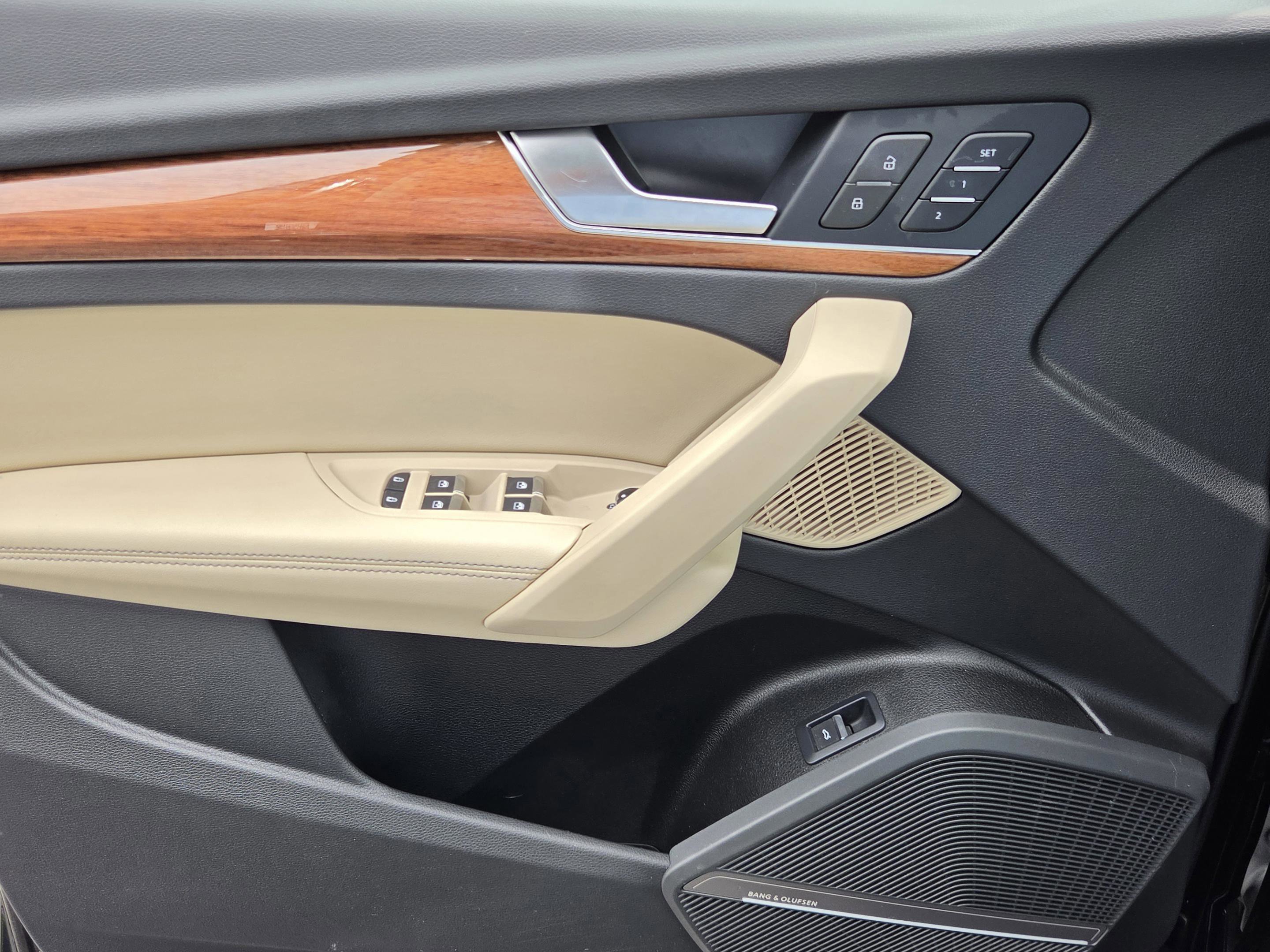 Used 2023 Audi Q5 2.0T Premium Plus w/ Premium Plus Package AWD/4WD image 12